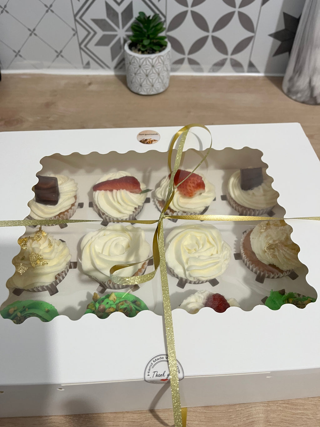 boite de 12 cupcakes assorti fourré 4 saveurs au choix