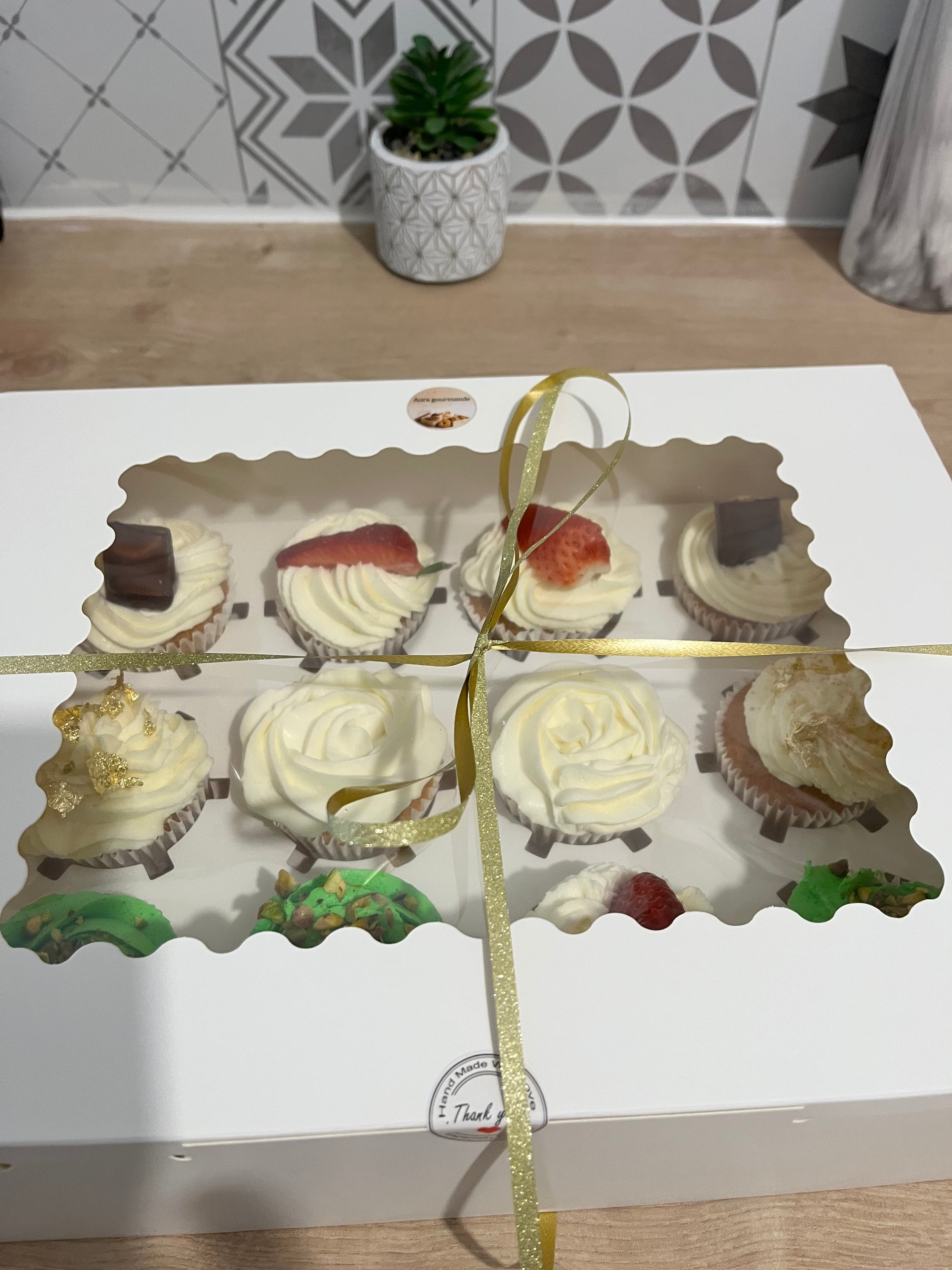 boite de 12 cupcakes assorti fourré 4 saveurs au choix