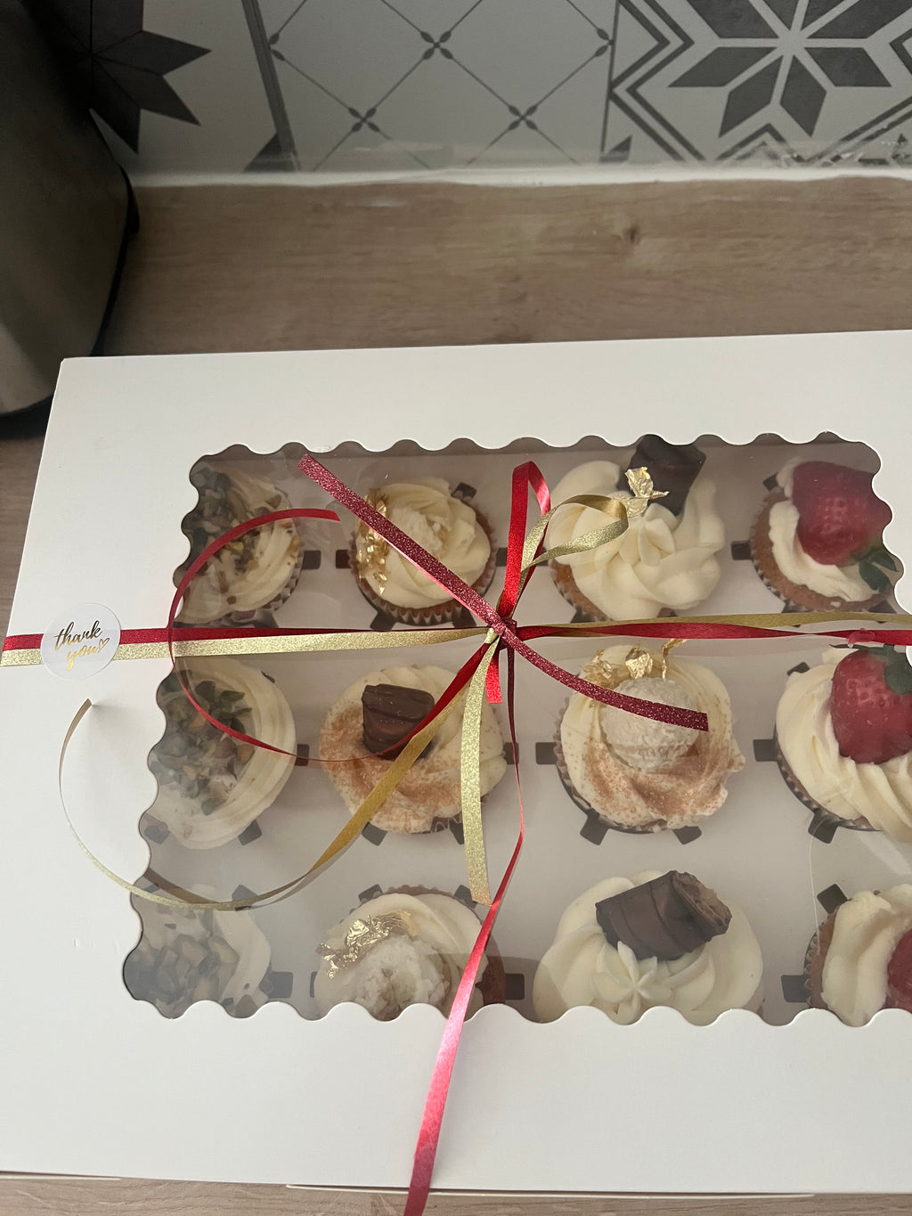 boite de 12 cupcakes assorti fourré 4 saveurs au choix