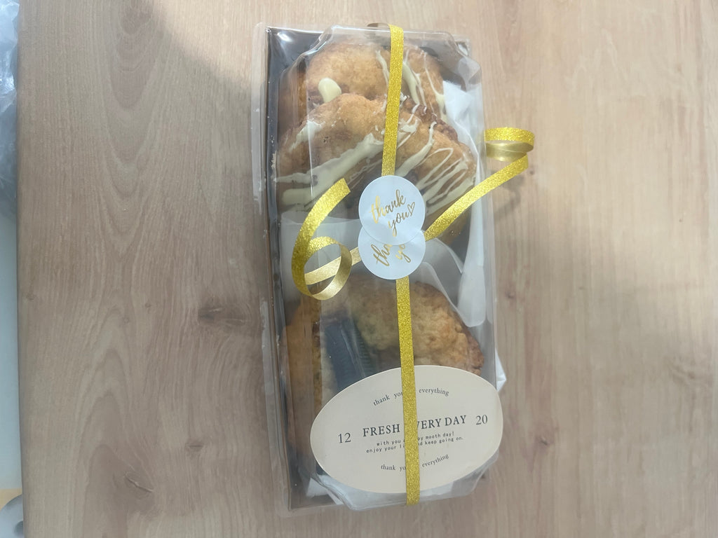 boite de cookies speculoos et Oréo