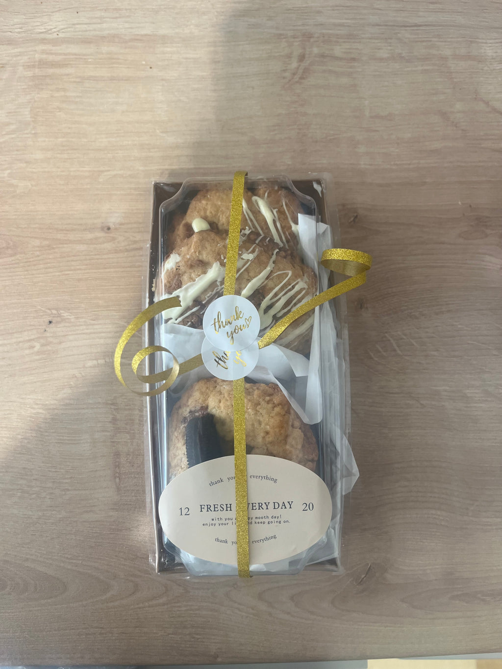 boite de cookies speculoos et Oréo