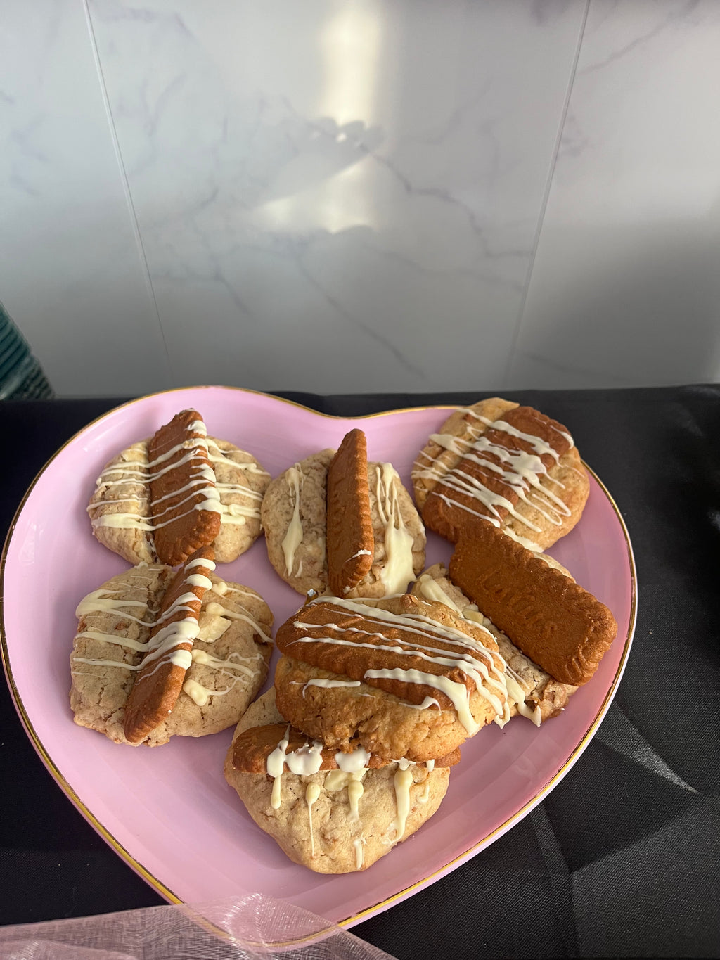 boite de cookies speculoos et Oréo